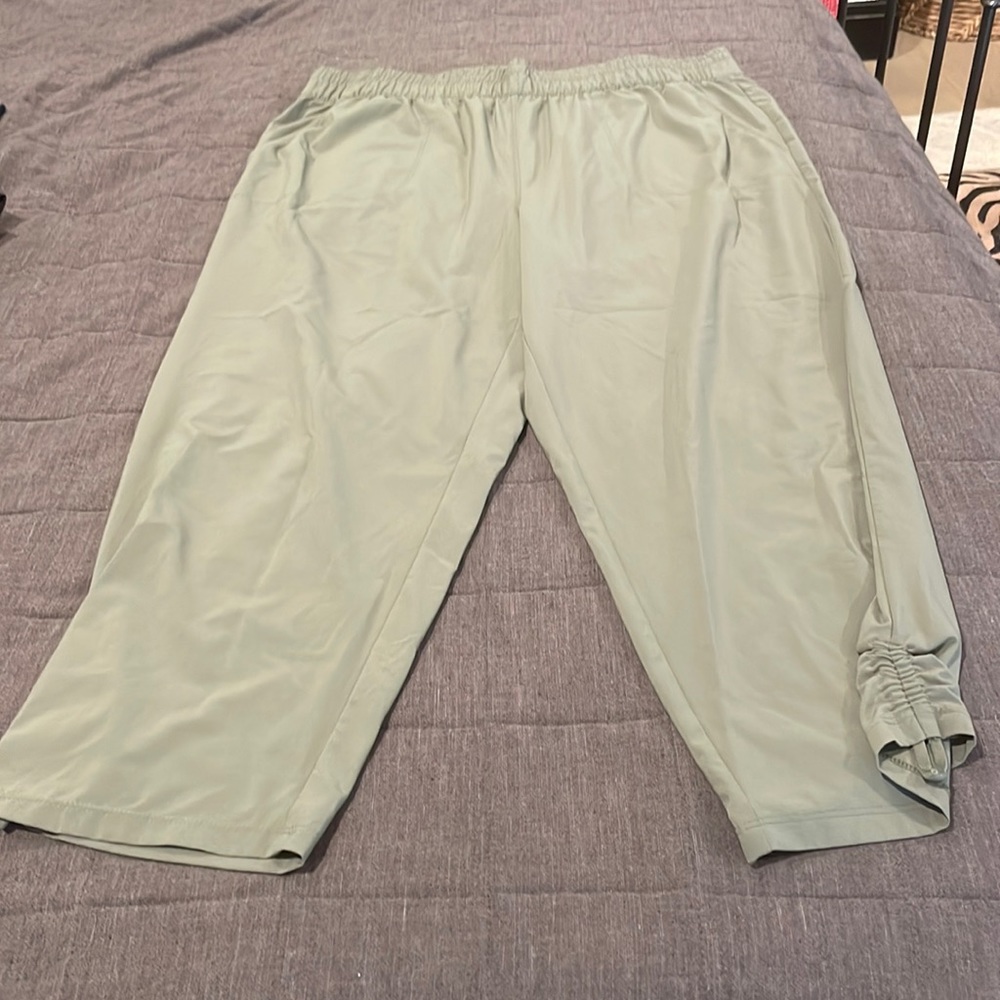Talbots L olive/sage green lightweight capris. Loose fit with elastic waist